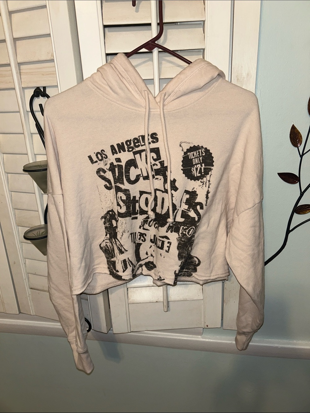 Hollister Cream Cropped Graphic Hoodie with Black Print